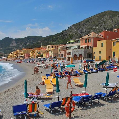 Willa Casa Saracena Fronte Mare Varigotti Zewnętrze zdjęcie